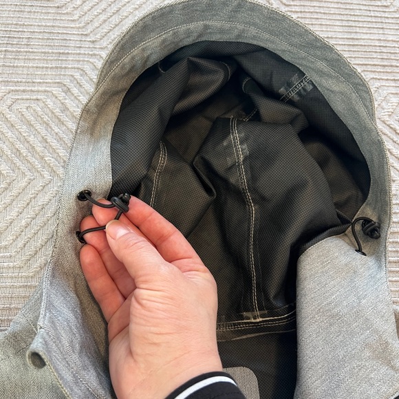 Mondetta brand tailored gray hooded women's zippered raincoat - size Large - Picture 15 of 16